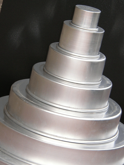Cake pans in sizes from 2" to 24".