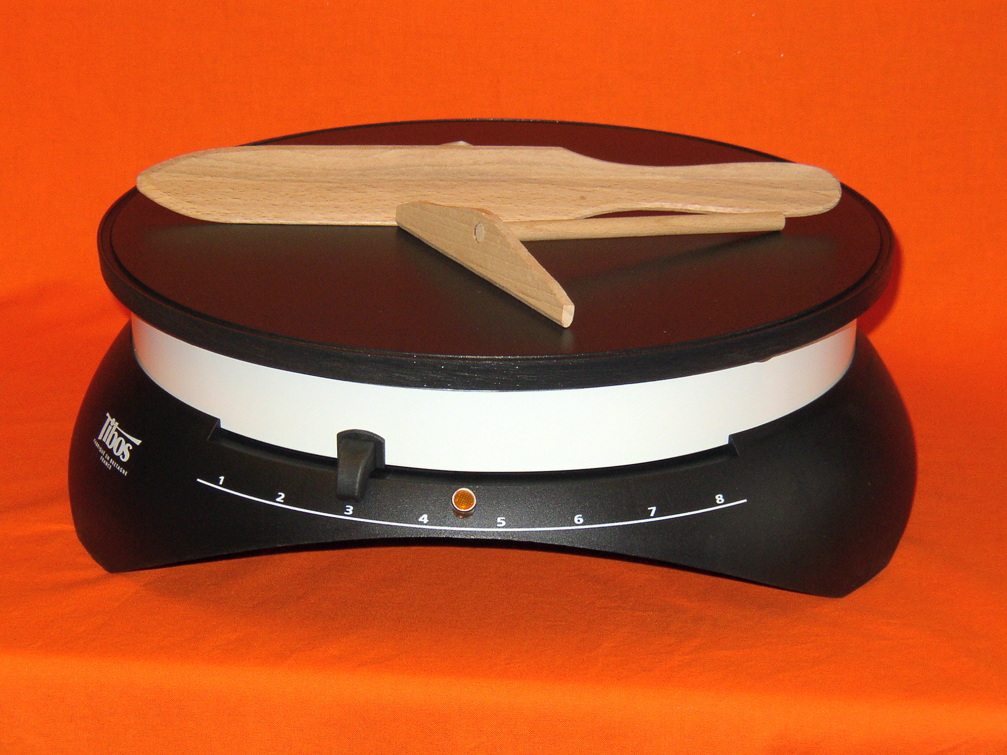French electric crêpe maker to make crêpes and flatbreads from around the world.